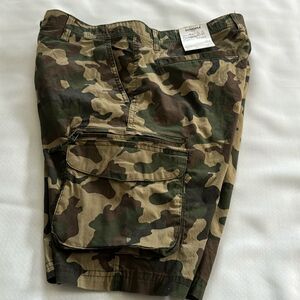 Camo Cargo Shorts Mens 33 Zip Pockets